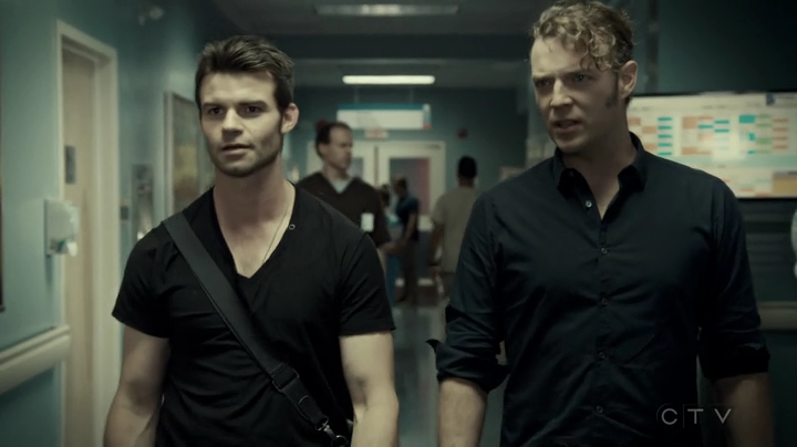 VampireDiariesWorld-dot-org_SavingHope3x06-2197.jpg