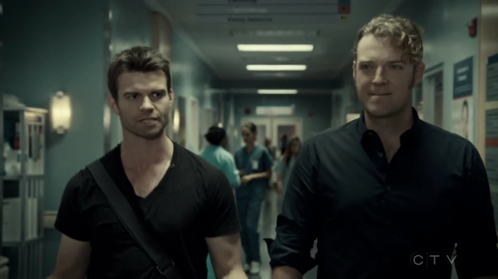 VampireDiariesWorld-dot-org_SavingHope3x06-2205.jpg