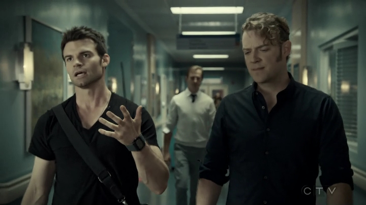 VampireDiariesWorld-dot-org_SavingHope3x06-2209.jpg