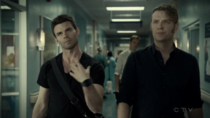 VampireDiariesWorld-dot-org_SavingHope3x06-2210.jpg