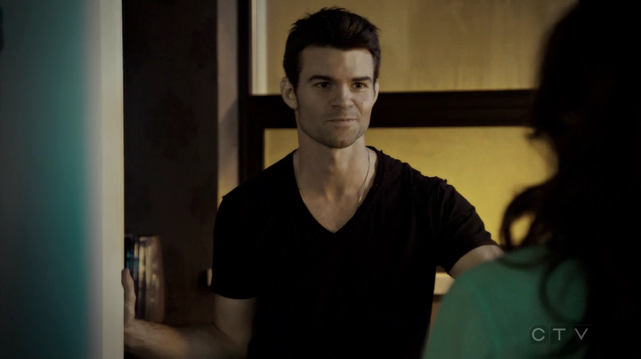 VampireDiariesWorld-dot-org_SavingHope3x06-2392.jpg