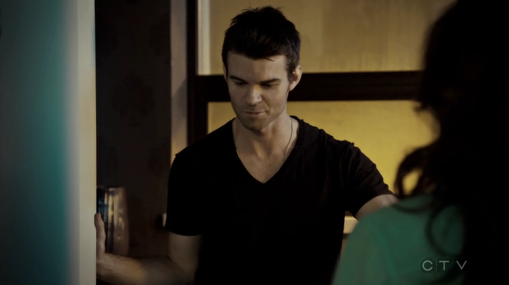VampireDiariesWorld-dot-org_SavingHope3x06-2394.jpg