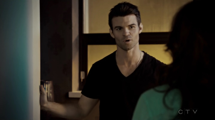 VampireDiariesWorld-dot-org_SavingHope3x06-2437.jpg
