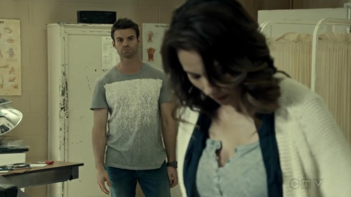 VampireDiariesWorld_dot_nl-SavingHope3x10-810.jpg