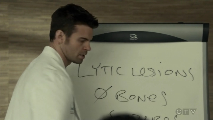 VampireDiariesWorld_dot_nl-SavingHope3x15-1427.jpg