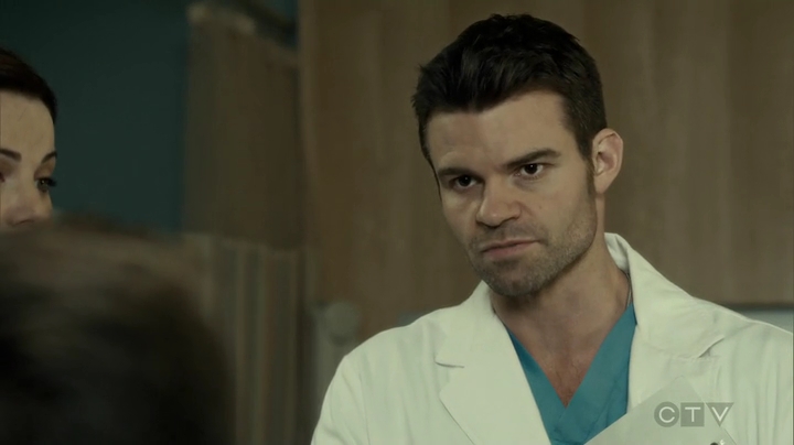 VampireDiariesWorld_dot_nl-SavingHope3x15-980.jpg