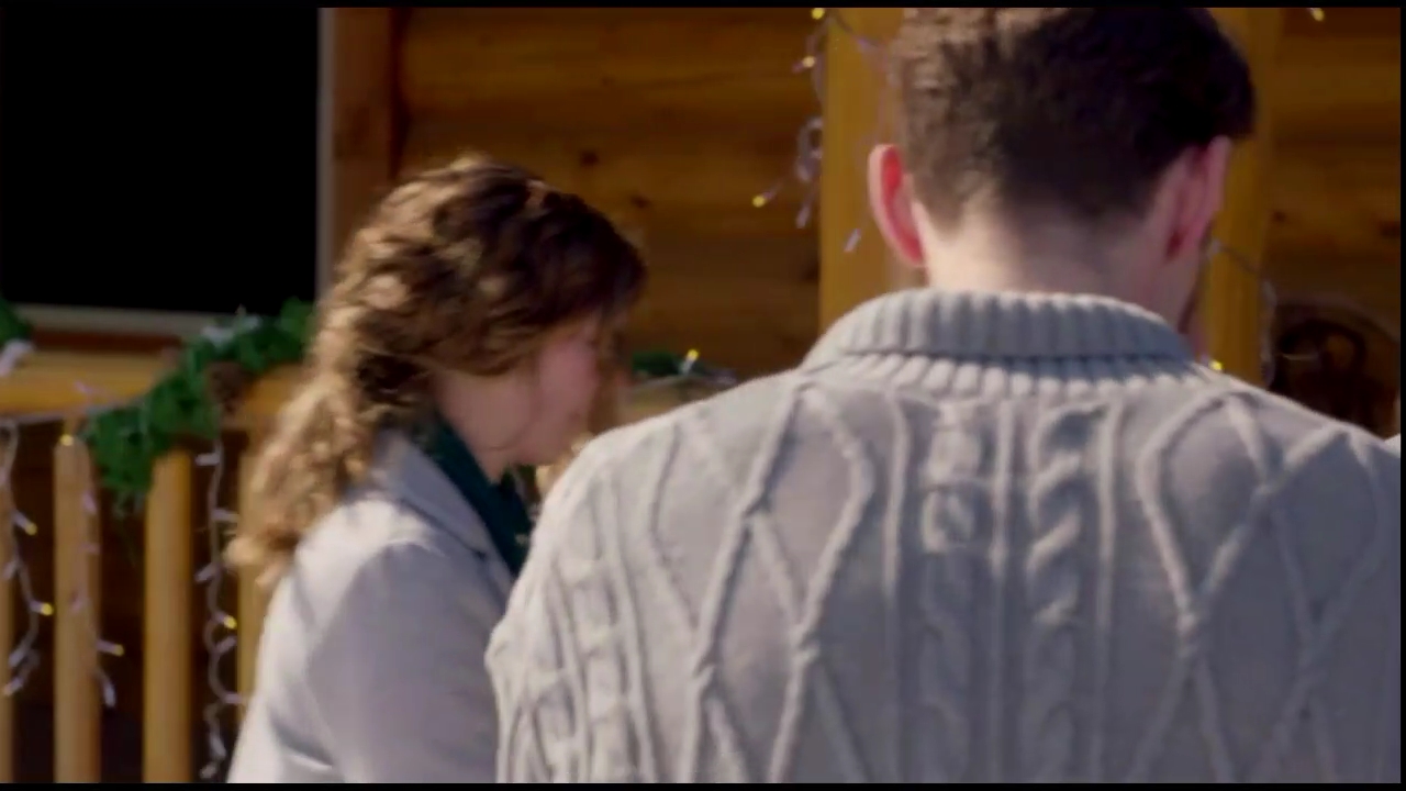 VampireDiariesWorld-CoupledUpForChristmas0303.jpg