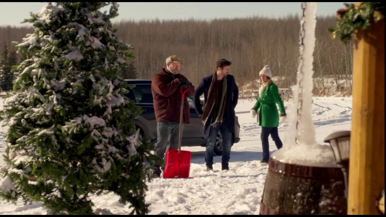 VampireDiariesWorld-CoupledUpForChristmas2885.jpg