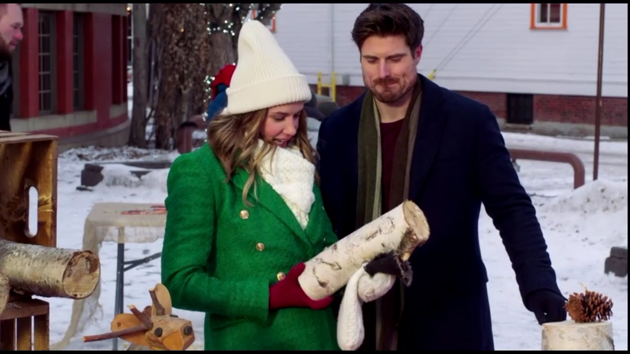 VampireDiariesWorld-CoupledUpForChristmas3235.jpg