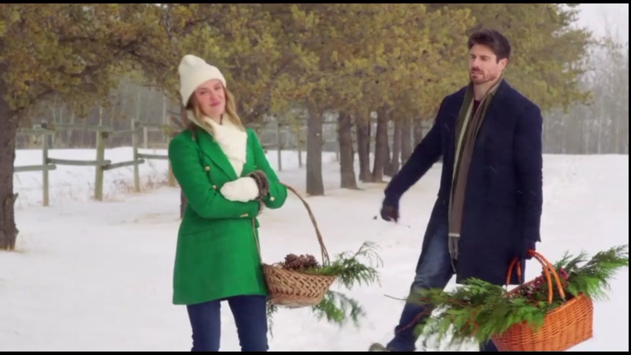 VampireDiariesWorld-CoupledUpForChristmas3625.jpg
