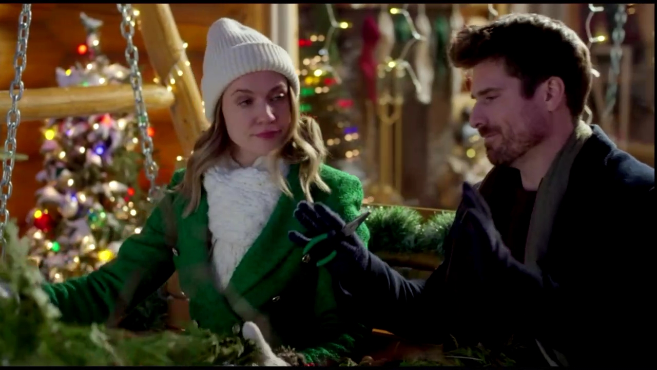 VampireDiariesWorld-CoupledUpForChristmas3656.jpg