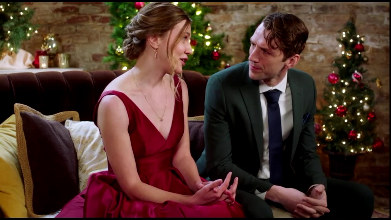 VampireDiariesWorld-CoupledUpForChristmas4677.jpg