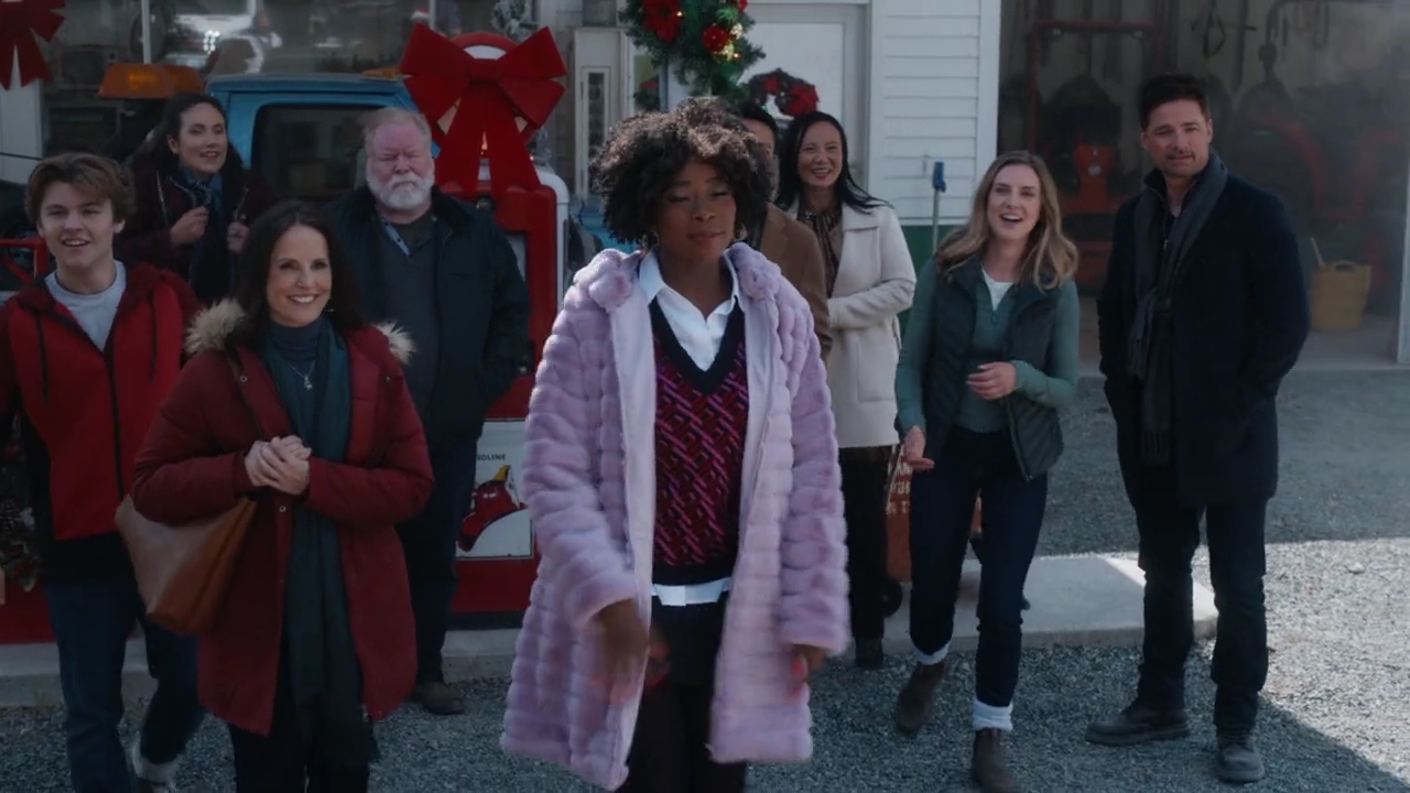 VampireDiariesWorld-dot-nl-HolidayRoad7013.jpg VampireDiariesWorld-dot-nl-HolidayRoad7013.jpg