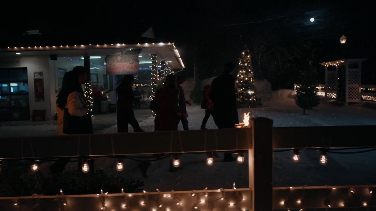 VampireDiariesWorld-dot-nl-HolidayRoad7252.jpg