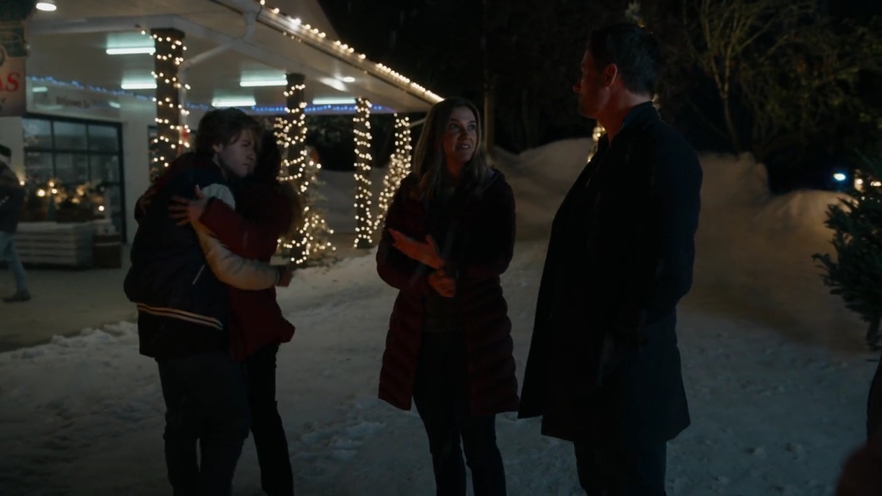 VampireDiariesWorld-dot-nl-HolidayRoad7316.jpg