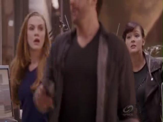 VampireDiariesWorld-dot-org_PrimevalNewWorldS01E04-0337.jpg