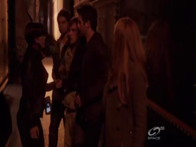 VampireDiariesWorld-dot-org_PrimevalNewWorldS01E04-2145.jpg
