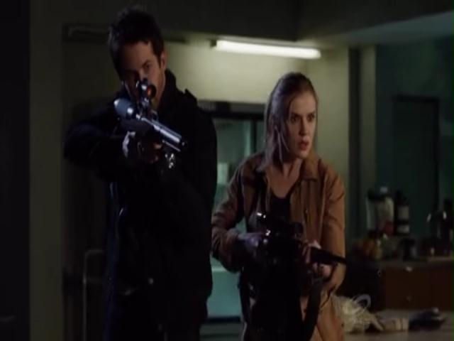 VampireDiariesWorld-dot-org_PrimevalNewWorldS01E05-2384.jpg