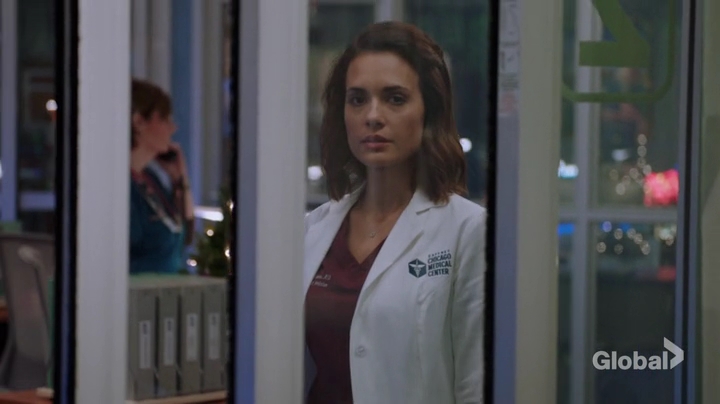 VampireDiariesWorld-dot-nl_ChigagoMed4x04-2005.jpg