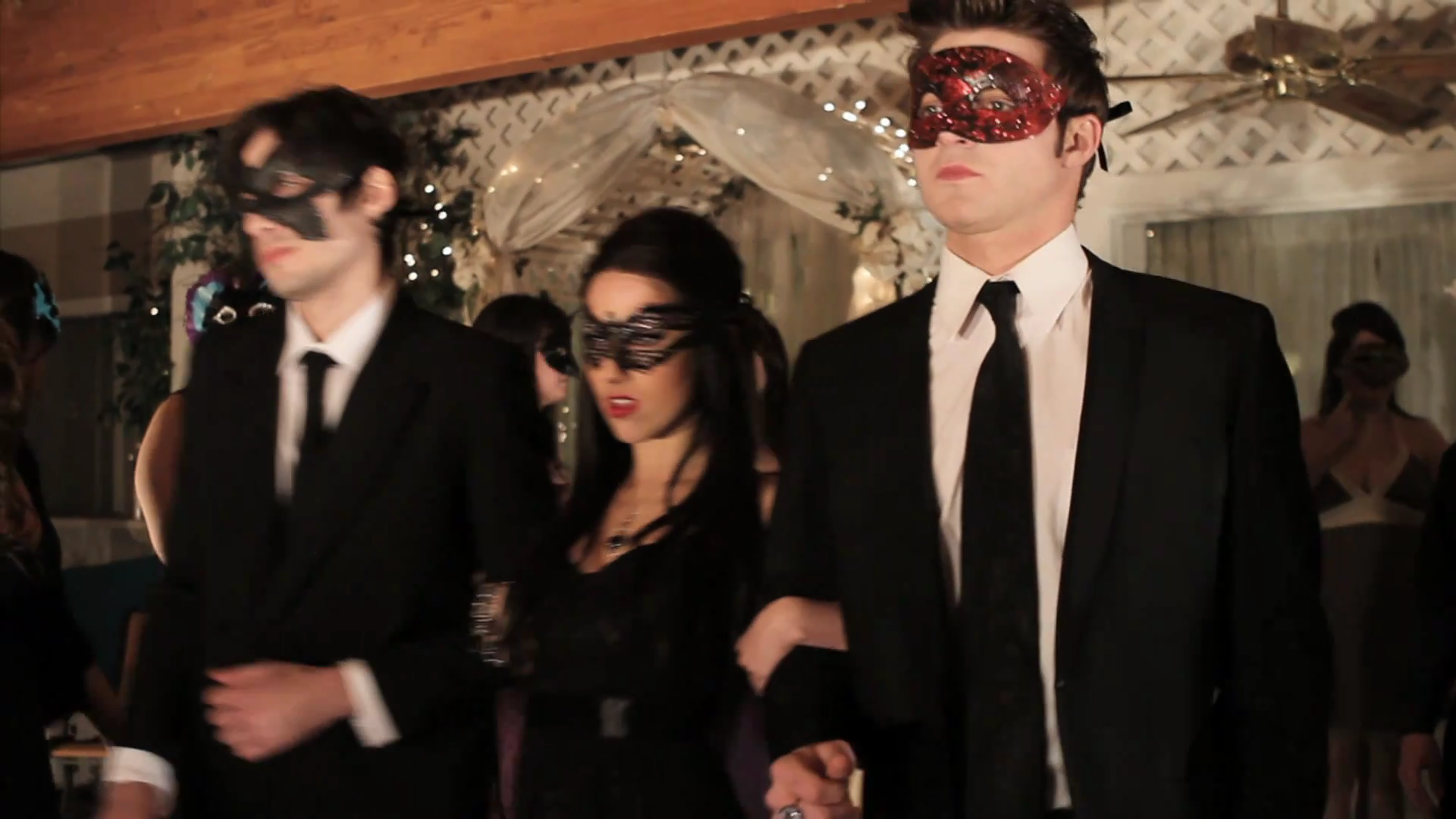 VampireDiariesWorld_dot_org-TheHillywoodShowParody0320.png