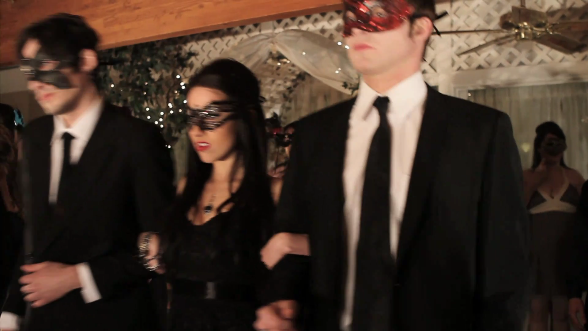 VampireDiariesWorld_dot_org-TheHillywoodShowParody0326.png
