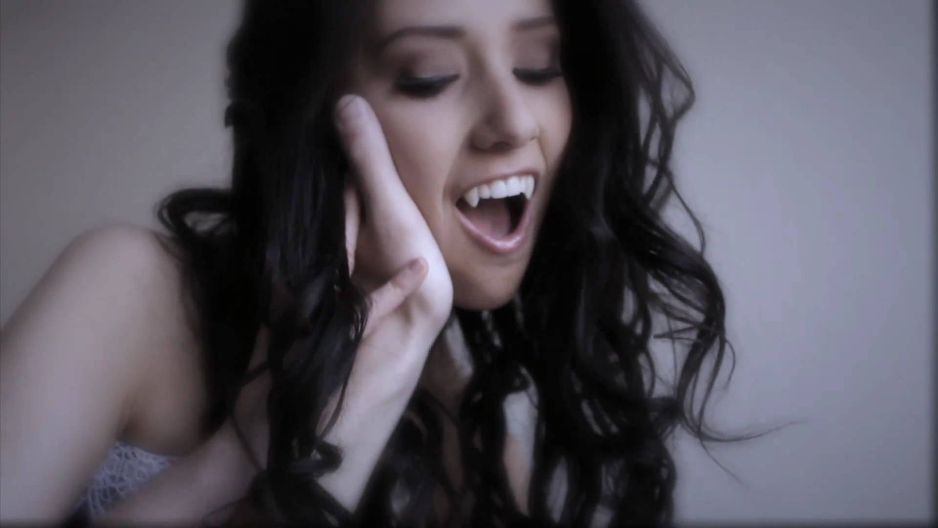 VampireDiariesWorld_dot_org-TheHillywoodShowParody0425.png