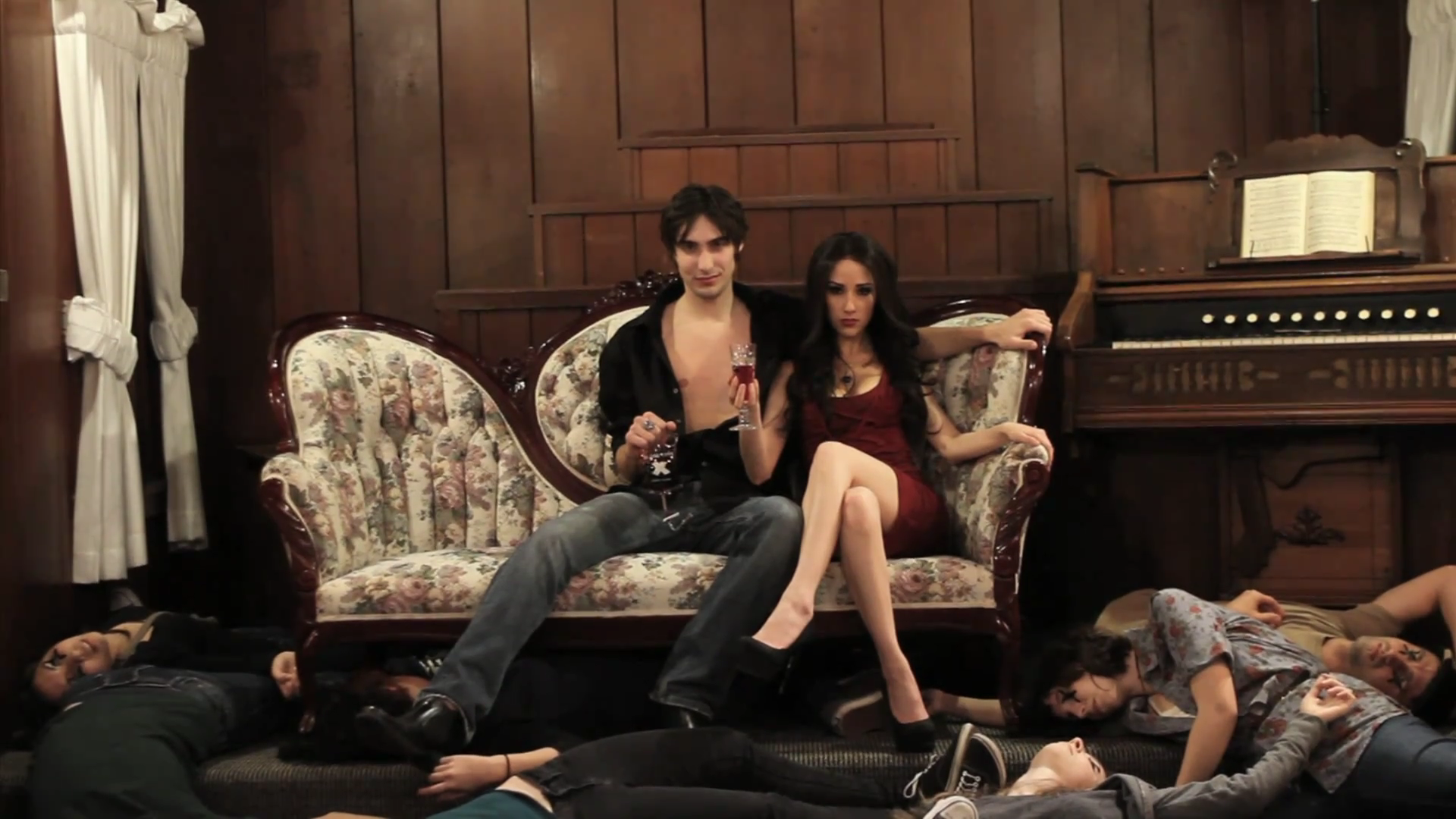 VampireDiariesWorld_dot_org-TheHillywoodShowParody0504.png
