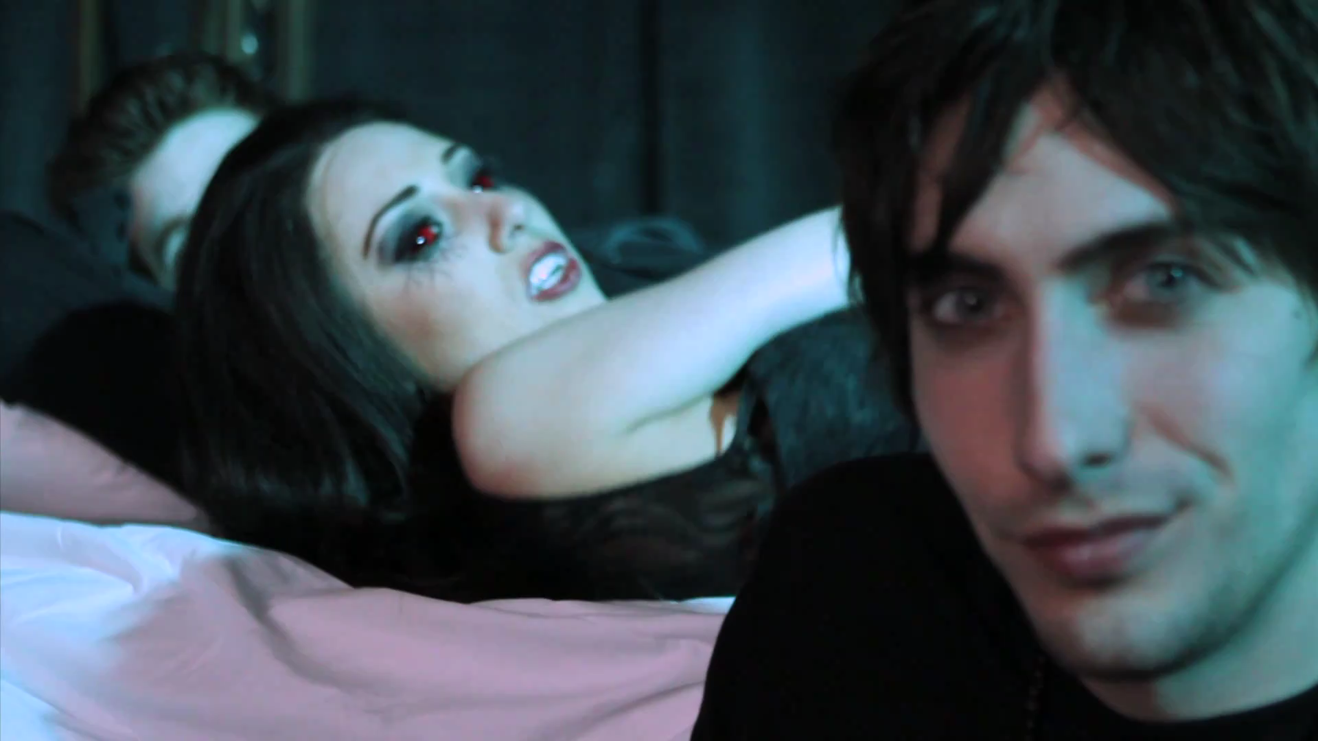 VampireDiariesWorld_dot_org-TheHillywoodShowParody1007.png