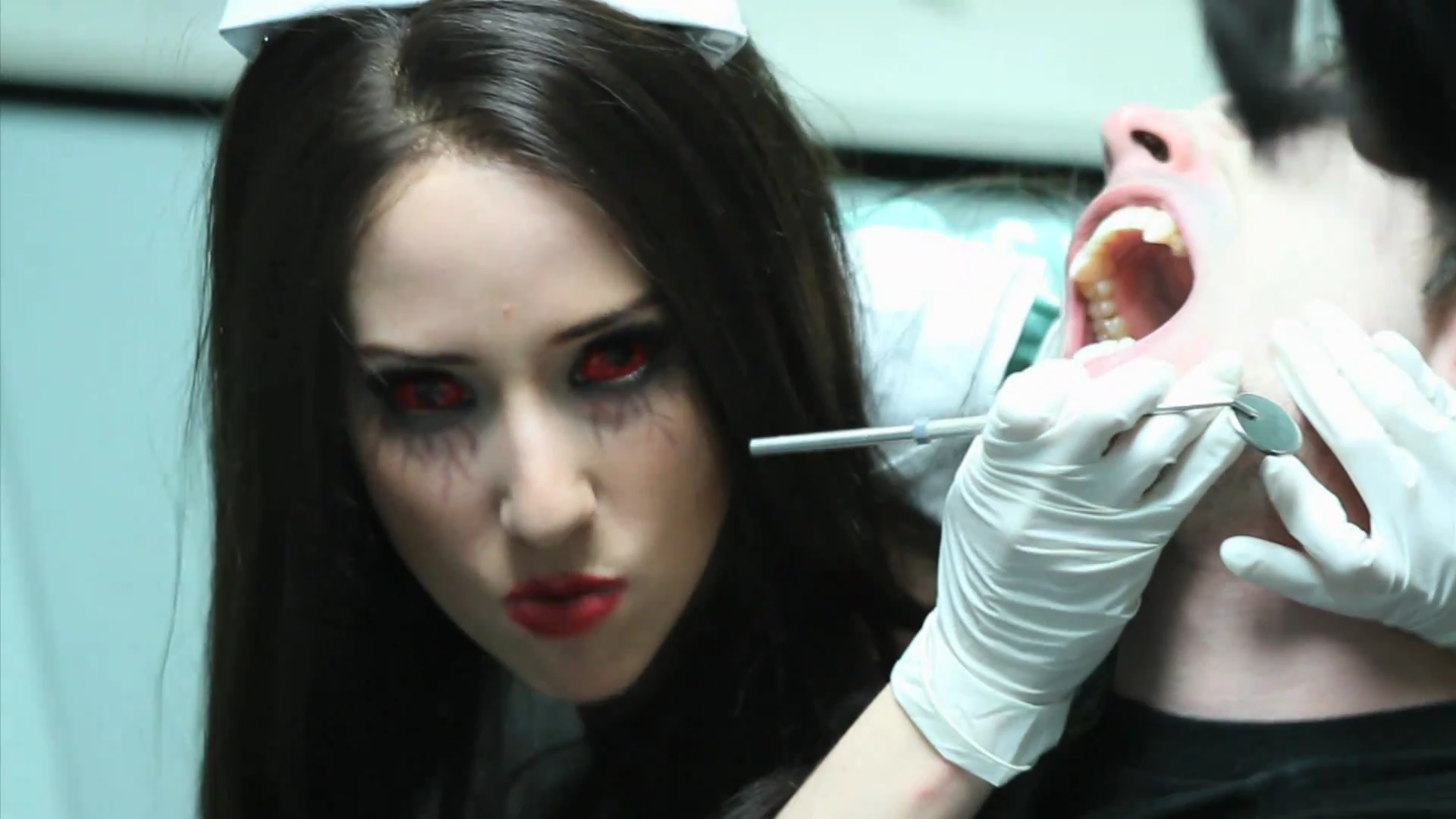 VampireDiariesWorld_dot_org-TheHillywoodShowParody1012.png