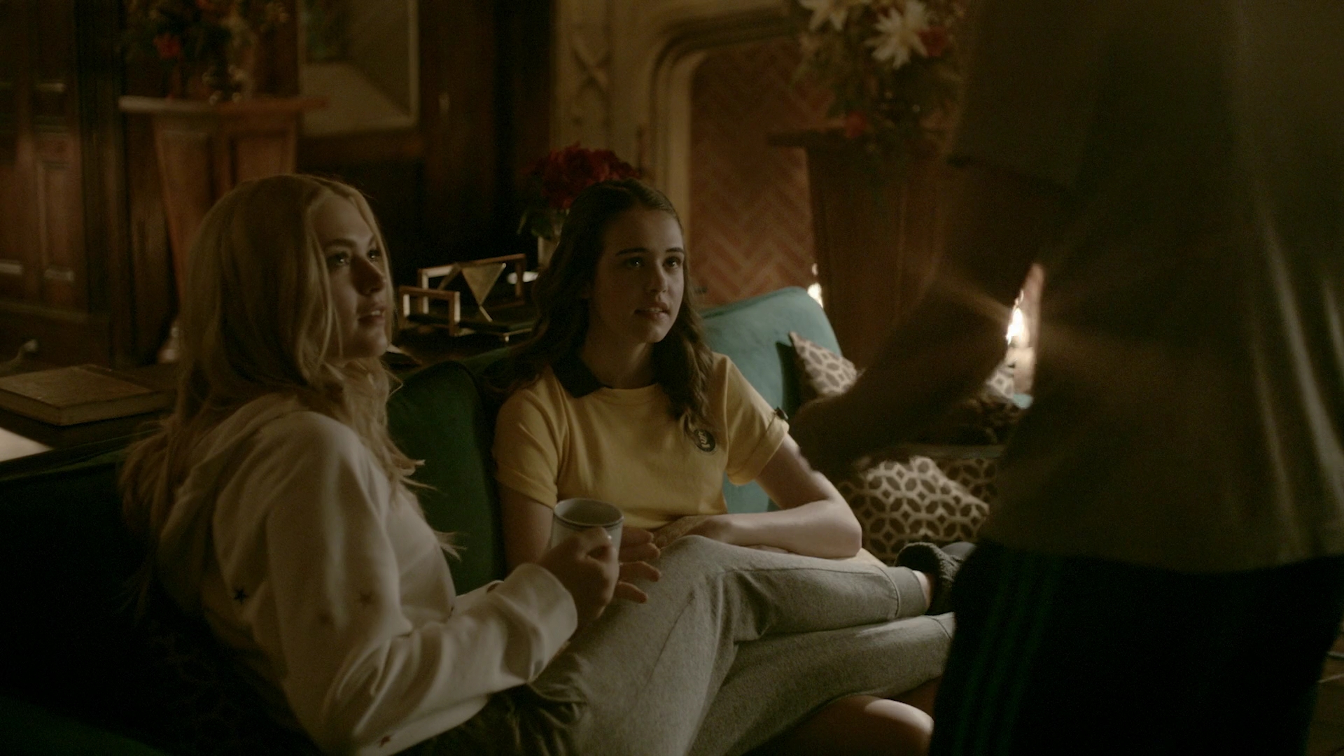 VampireDiariesWorld-dot-nl_Legacies1x03WereBeingPunkedPedro02298.jpg