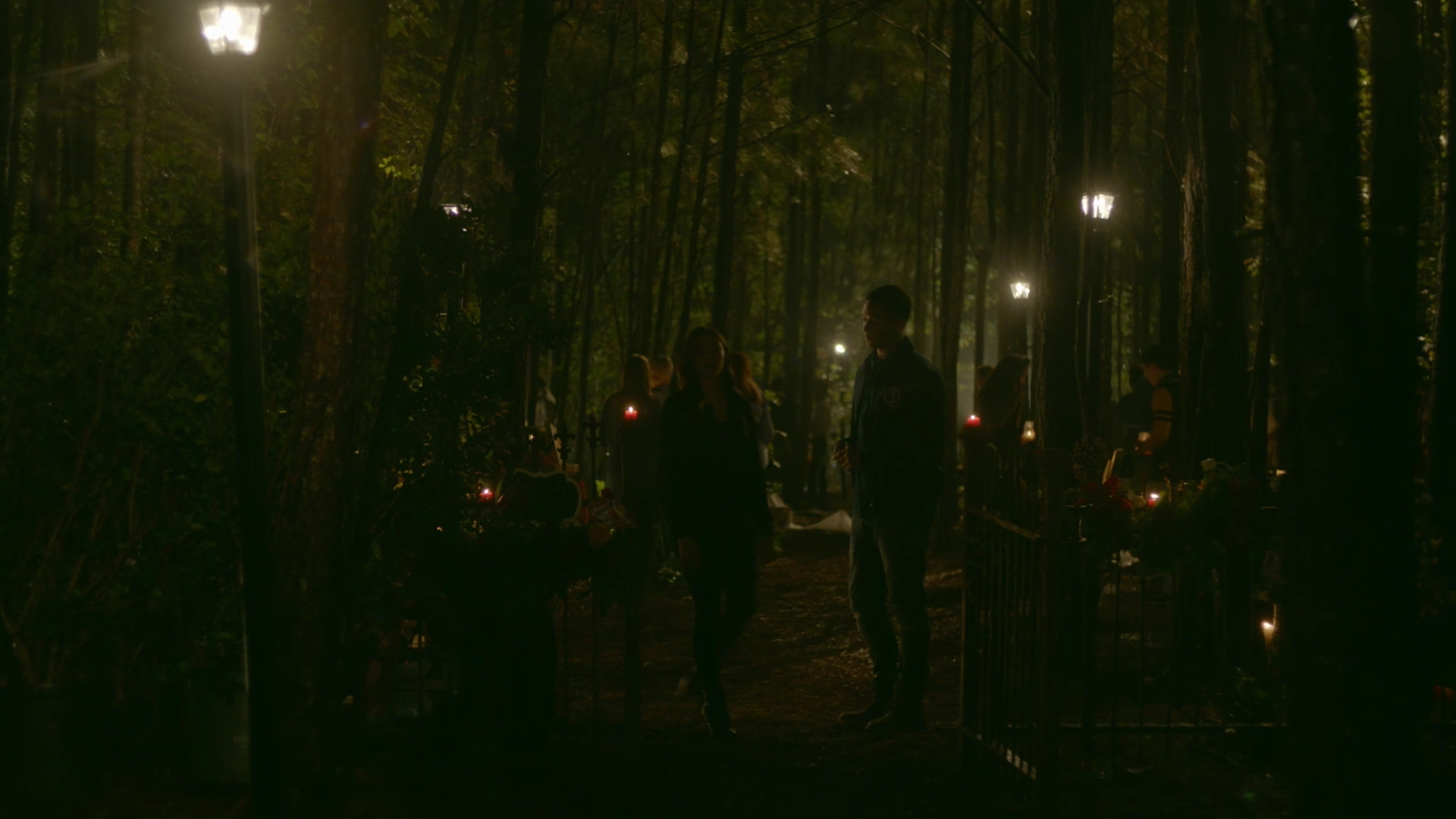 VampireDiariesWorld-dot-nl_Legacies1x07DeathKeepsKnockingOnMyDoor02414.jpg