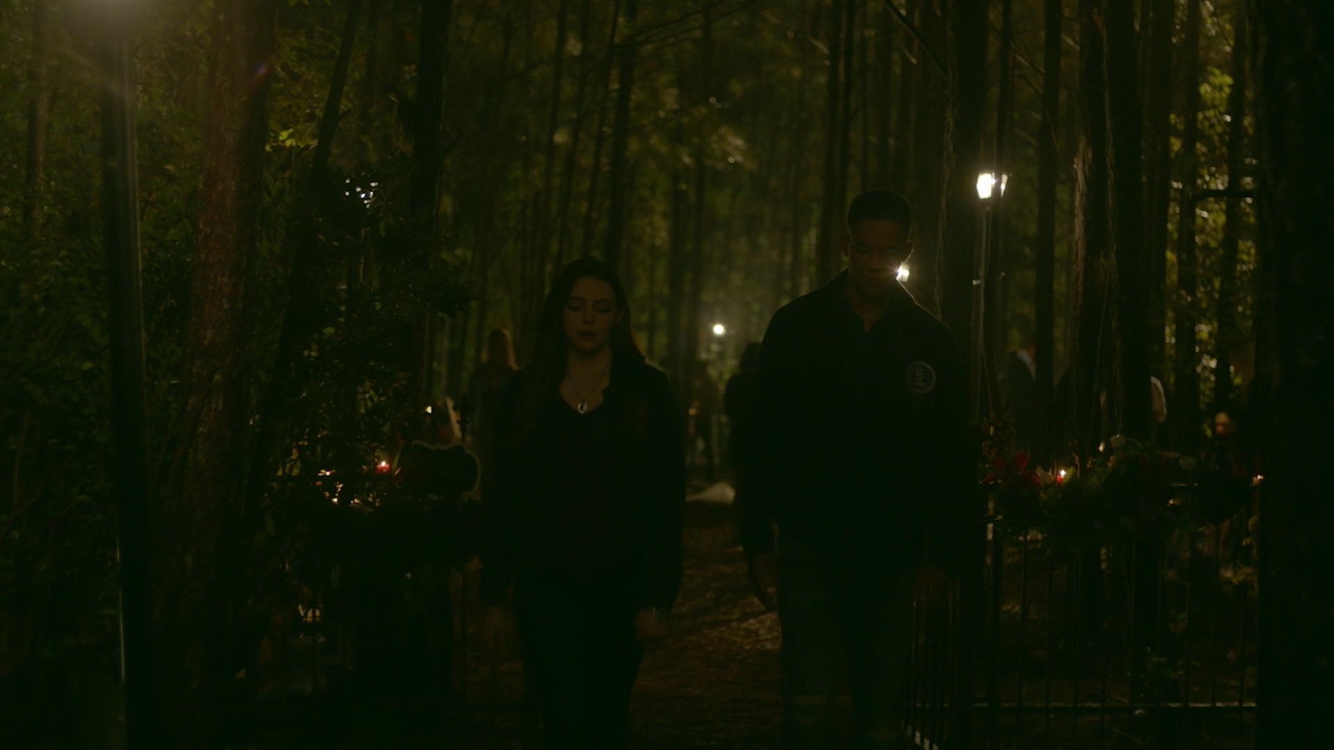 VampireDiariesWorld-dot-nl_Legacies1x07DeathKeepsKnockingOnMyDoor02420.jpg