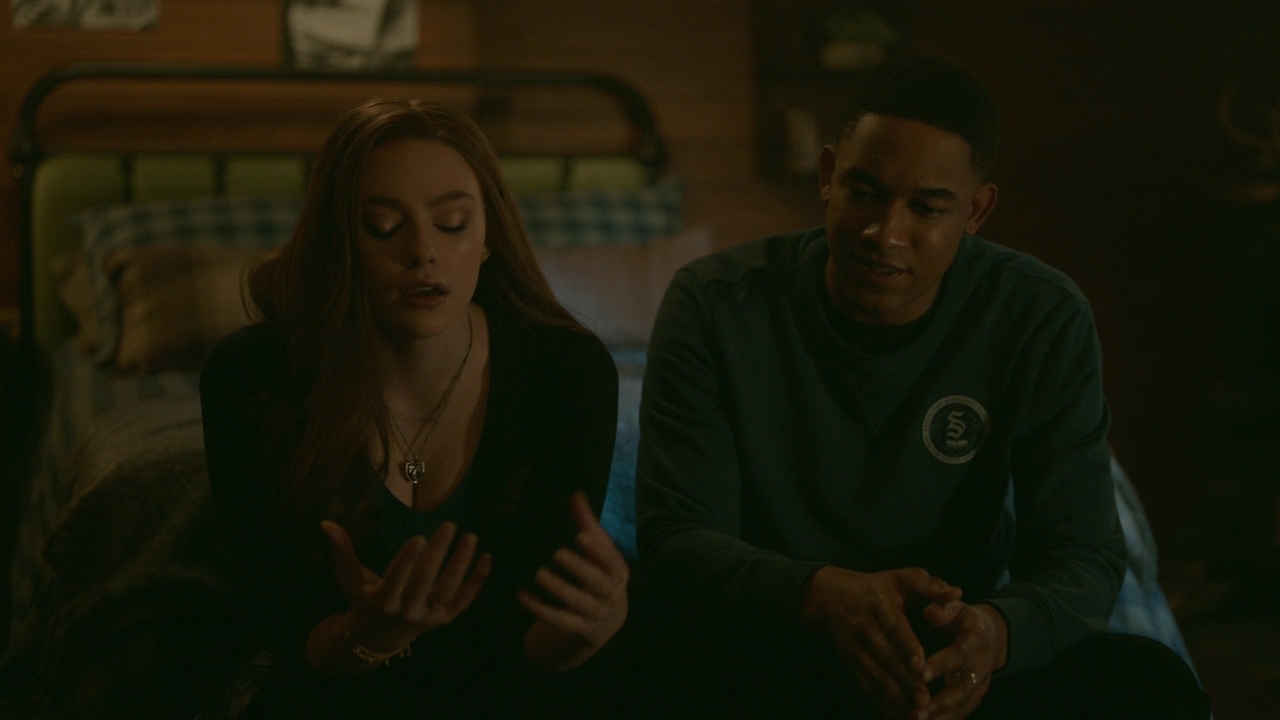 VampireDiariesWorld-dot-nl-Legacies2x14TheresaPlaceWheretheLostThingsGo2312.jpg