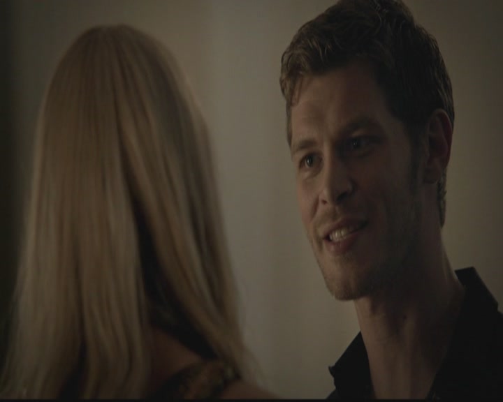 VampireDiariesWorld-dot-org_TheOriginals1x02HouseOfTheRisingSun0371.jpg