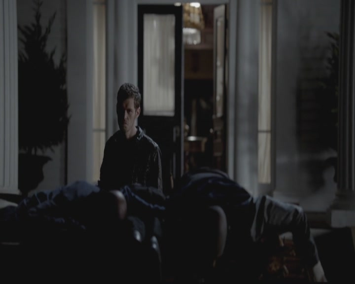 VampireDiariesWorld-dot-org_TheOriginals1x03TangledUpInBlue0083.jpg