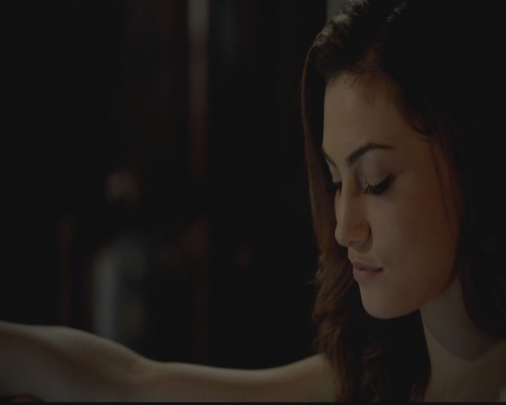 VampireDiariesWorld-dot-org_TheOriginals1x03TangledUpInBlue2133.jpg