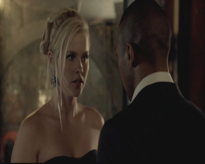 VampireDiariesWorld-dot-org_TheOriginals1x03TangledUpInBlue2209.jpg