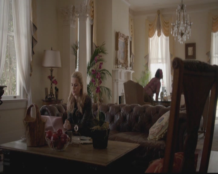 VampireDiariesWorld-dot-org_TheOriginals1x04GirlInNewOrleans0456.jpg