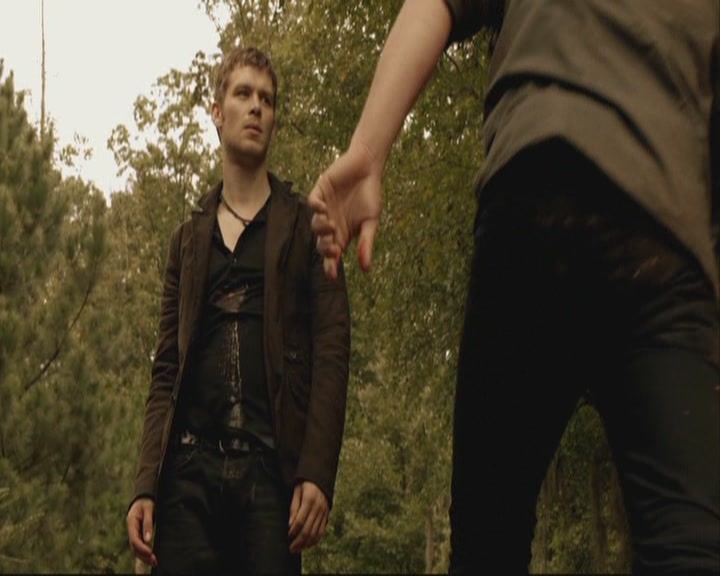 VampireDiariesWorld-dot-org_TheOriginals1x07Bloodletting-deletedscenes0244.jpg