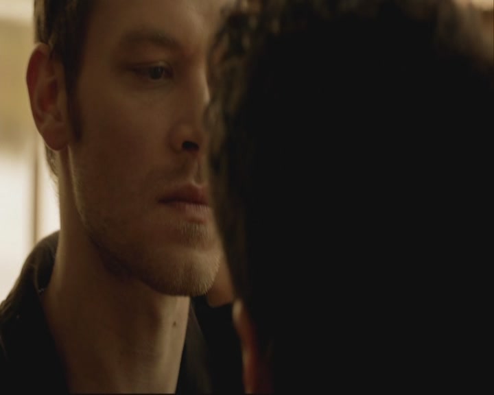 VampireDiariesWorld-dot-org_TheOriginals1x07Bloodletting-deletedscenes0272.jpg