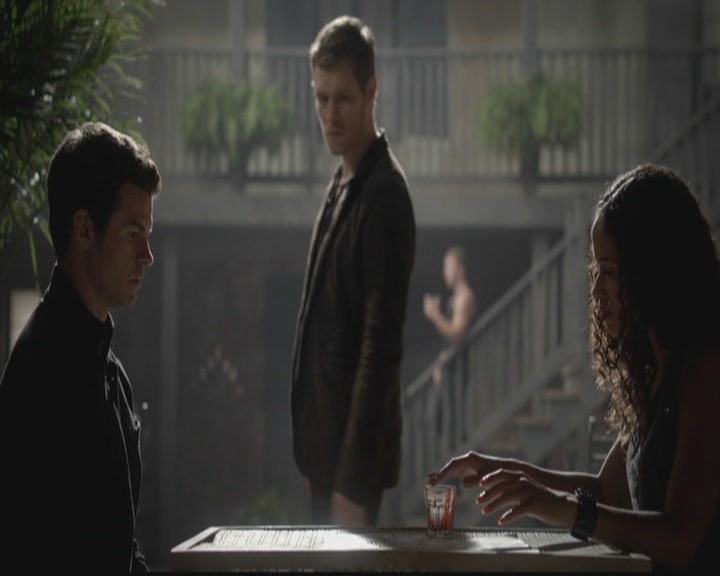 VampireDiariesWorld-dot-org_TheOriginals1x07Bloodletting0414.jpg