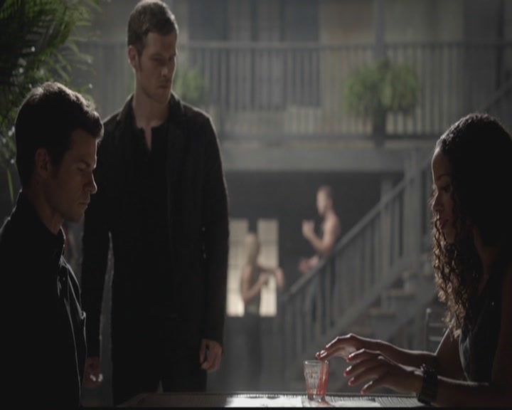 VampireDiariesWorld-dot-org_TheOriginals1x07Bloodletting0415.jpg