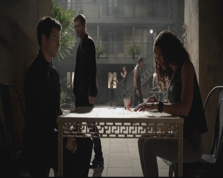 VampireDiariesWorld-dot-org_TheOriginals1x07Bloodletting0419.jpg