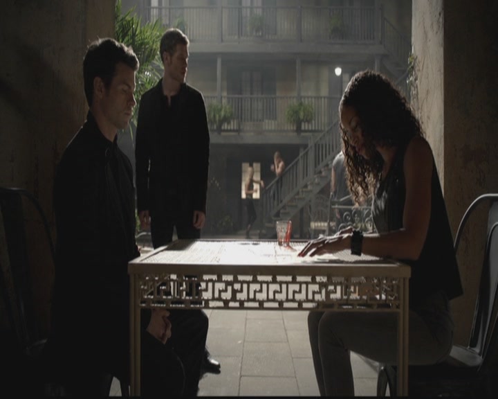 VampireDiariesWorld-dot-org_TheOriginals1x07Bloodletting0420.jpg