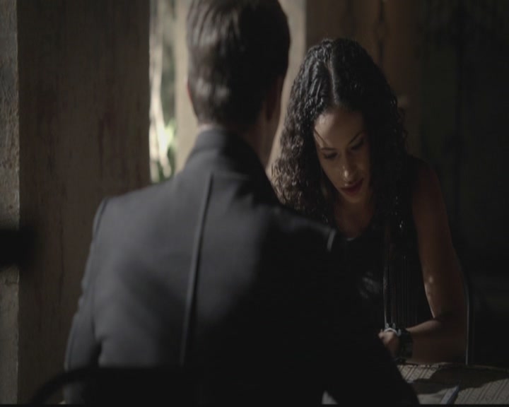 VampireDiariesWorld-dot-org_TheOriginals1x07Bloodletting0422.jpg