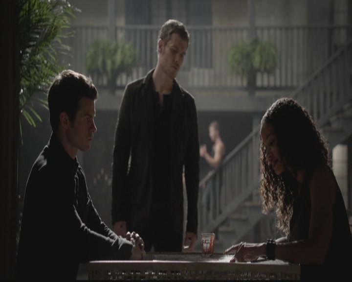 VampireDiariesWorld-dot-org_TheOriginals1x07Bloodletting0438.jpg