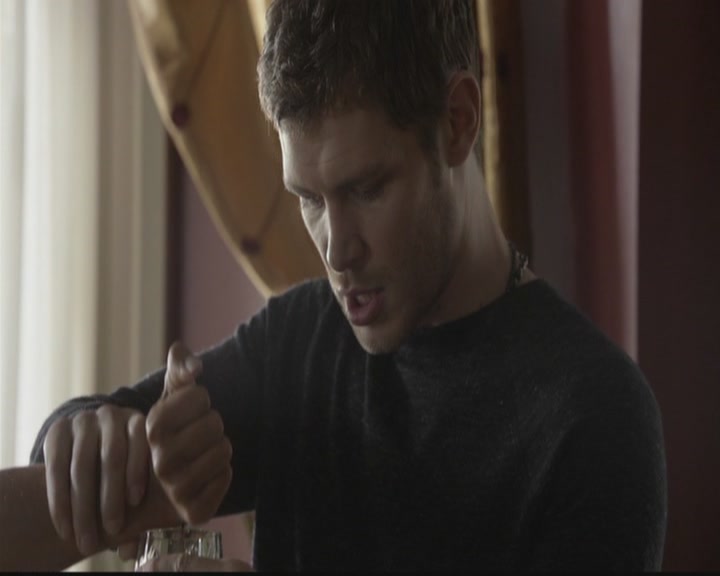 VampireDiariesWorld-dot-org_TheOriginals1x08TheRiverInReverse0140.jpg