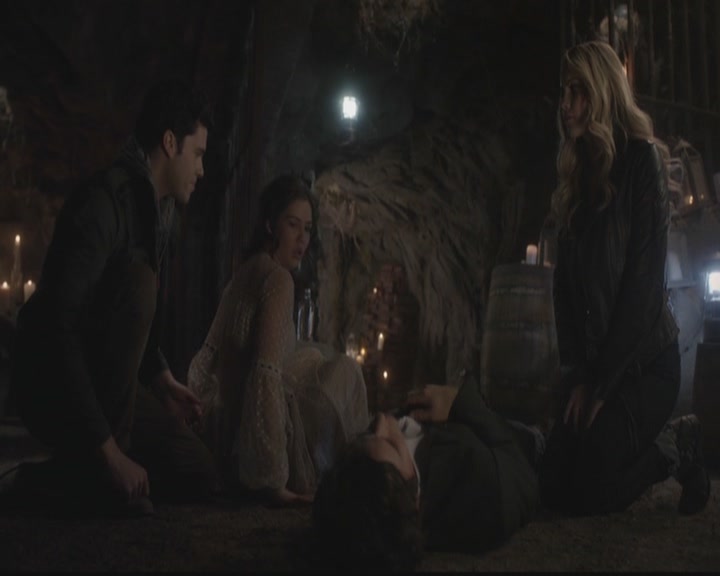 VampireDiariesWorld-dot-org_TheOriginals1x10TheCasketGirls4315.jpg