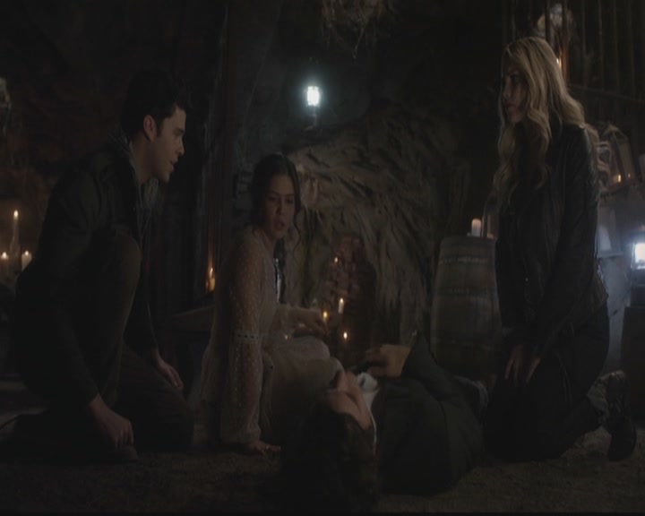 VampireDiariesWorld-dot-org_TheOriginals1x10TheCasketGirls4316.jpg