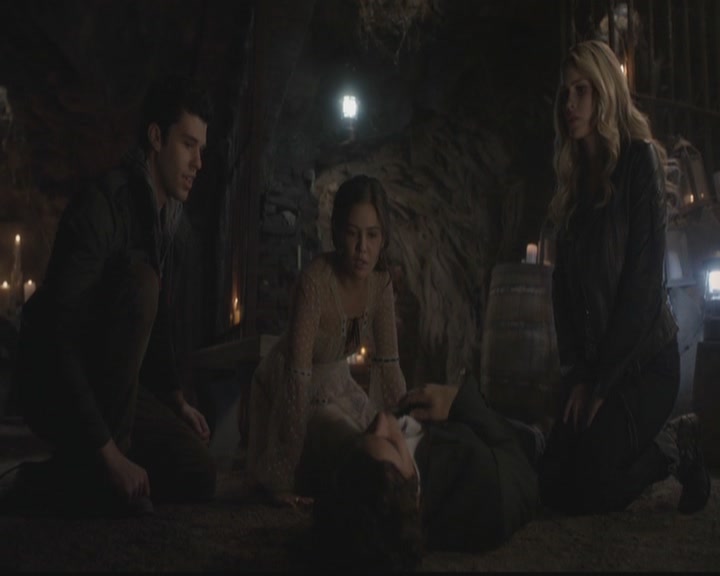 VampireDiariesWorld-dot-org_TheOriginals1x10TheCasketGirls4317.jpg